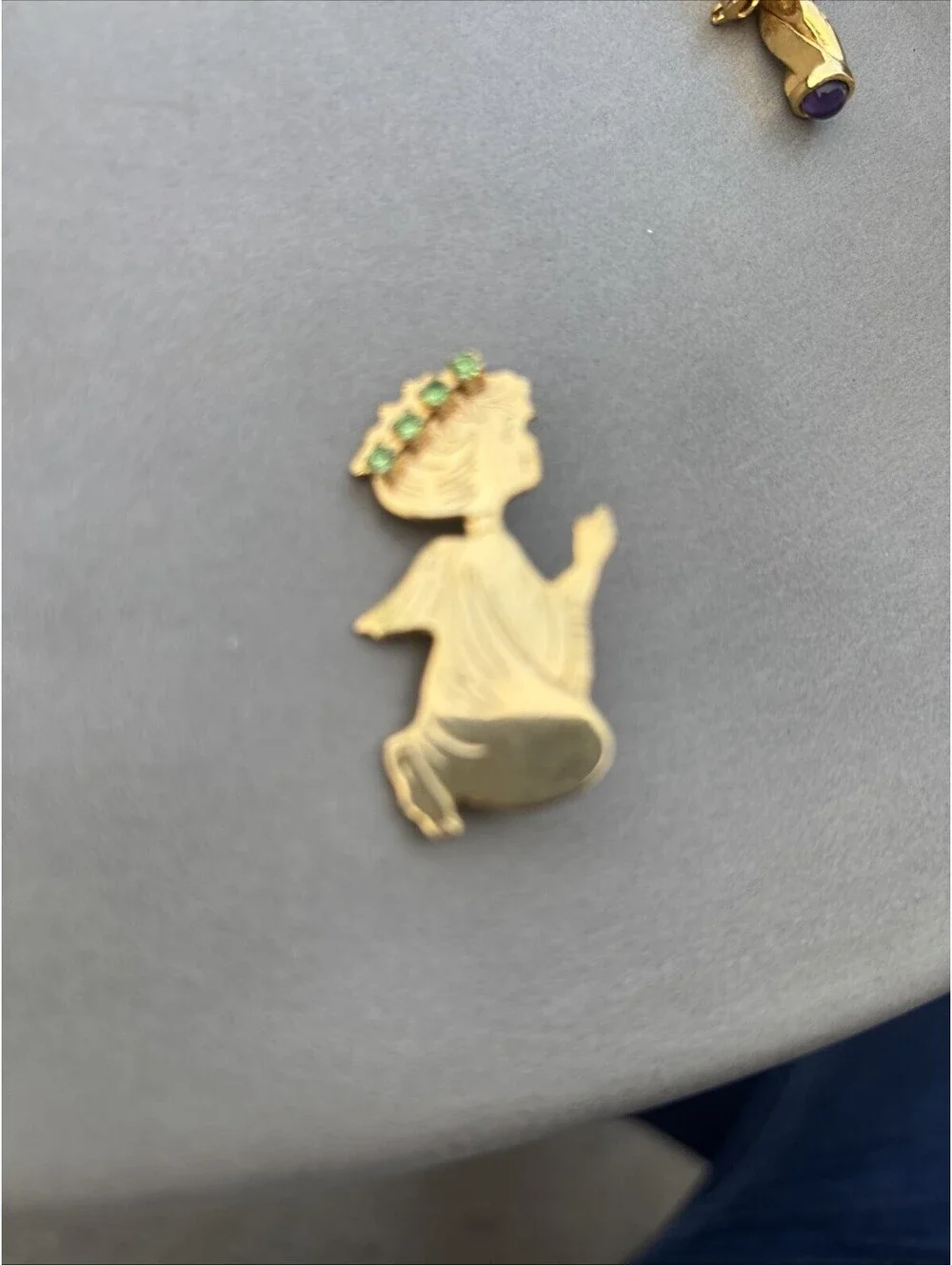 Beautiful Brooch Pin Gold Tone Praying Angel Lime Rhinestone Crown 1/5x7/8 CUTE